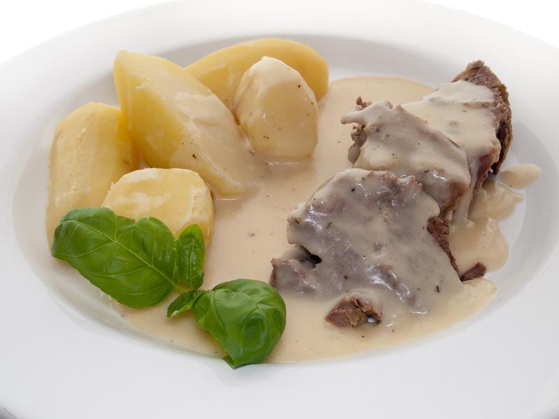 Rindertafelspitz vom Simmentaler Rind - Serviervorschlag mit Kartoffeln und Meerrettichsauce