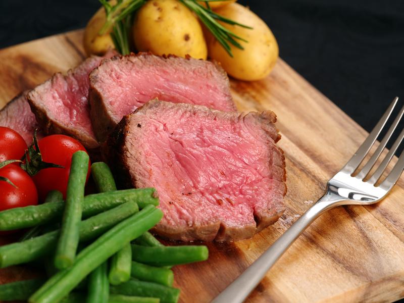 Sirloin-Steak, Dry Aged vom jungen Charolais-Rind - Serviervorschlag