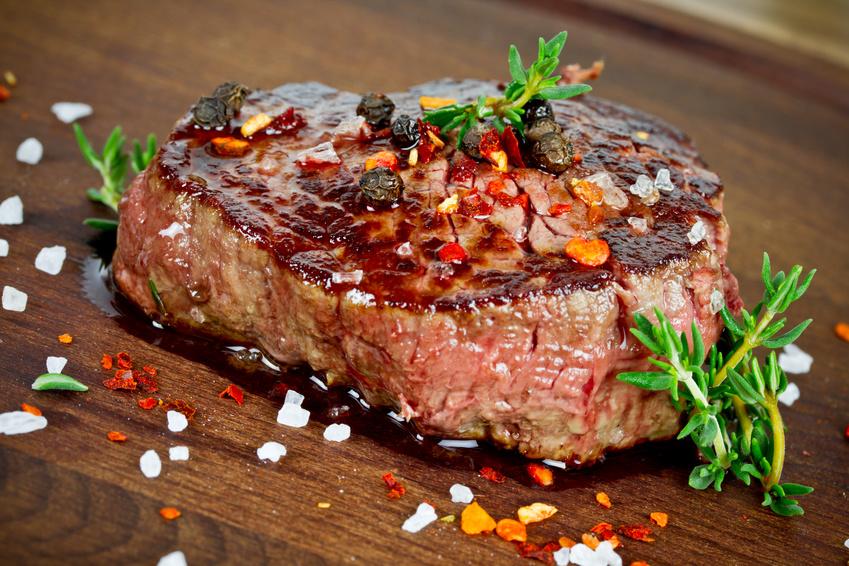 Vogelstrauß Steak Portionszubereitung - fein mariniert - Serviervorschlag